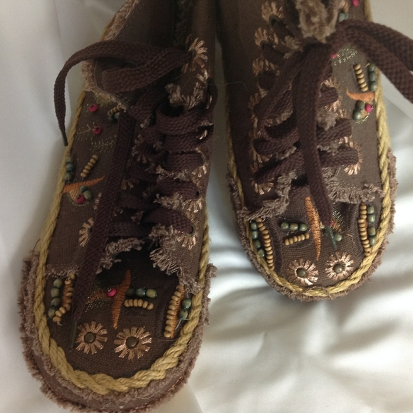 Shoes - Picture 3 of 6